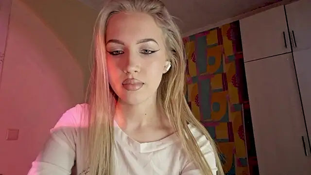 Katrinethequeen online show from June 2026 04:27:02 PM