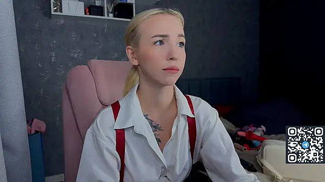 Sabrinkaaa online show from May 2026 10:28:01 PM