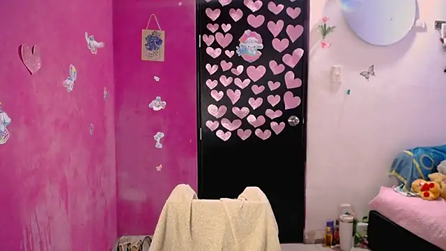 Snapshot of Kiara_tits chatting on June 2026 11:50:02 PM Kiara tits online show from June 2026 11:50:02 PM