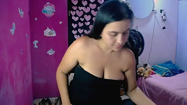 Snapshot of Kiara_tits chatting on May 2026 01:33:02 AM Kiara tits online show from May 2026 01:33:02 AM