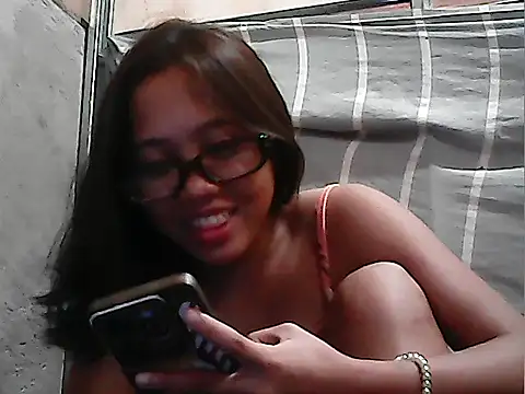 Snapshot of Yours_AsianPinayGirl18 chatting on July 2026 11:42:02 PM Yours AsianPinayGirl18 online show from July 2026 11:42:02 PM