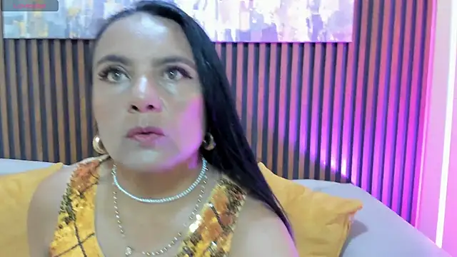 Roxanna moore online show from April 2026 02:35:01 PM