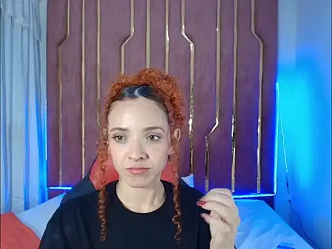Kiaralovee26 online show from May 2026 02:20:01 AM
