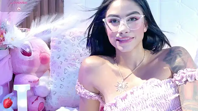 LunaThompsonn online show from July 2026 10:40:02 PM