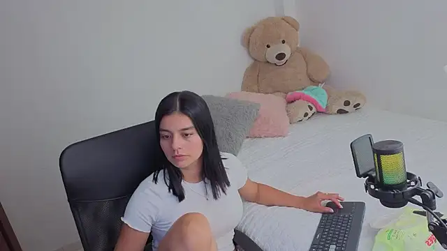 valerihouse  online show from May 2026 02:18:01 AM