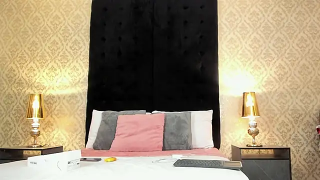 emilly sweett online show from June 2026 07:33:01 PM