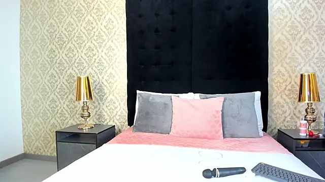 emilly sweett online show from May 2026 08:15:01 PM