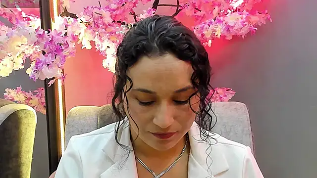 Snapshot of Elizabeth_bennett chatting on June 2026 04:27:02 PM Elizabeth bennett online show from June 2026 04:27:02 PM