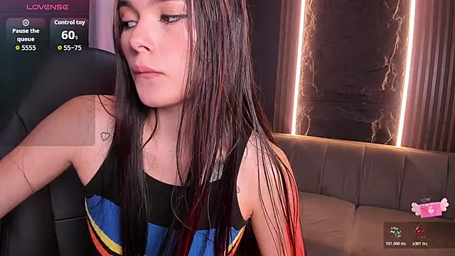 Aili queen online show from July 2026 12:02:01 PM