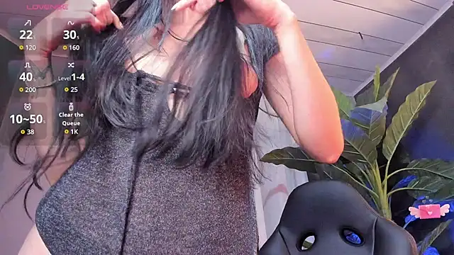 Aili queen online show from June 2026 12:16:01 PM