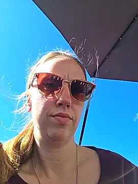 Snapshot of SweetGermanAlina chatting on May 2026 02:43:01 PM SweetGermanAlina online show from May 2026 02:43:01 PM