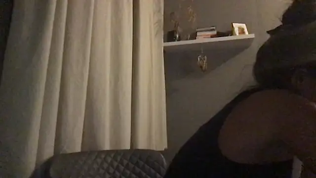 Snapshot of Miss_juicybabes chatting on May 2026 11:30:01 PM Miss juicybabes online show from May 2026 11:30:01 PM