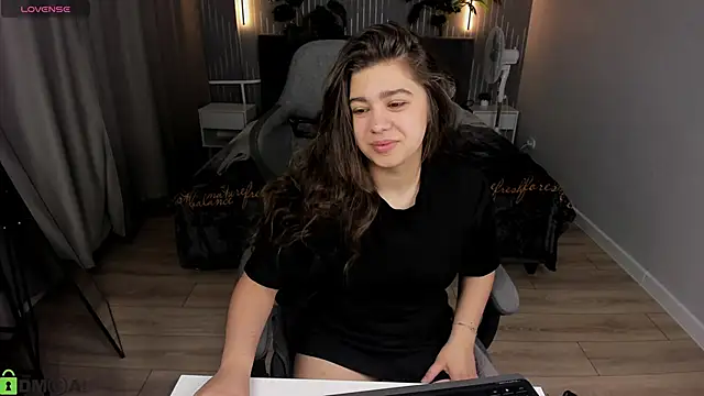 Snapshot of Trisha_Moore chatting on June 2026 01:16:02 AM Trisha Moore online show from June 2026 01:16:02 AM
