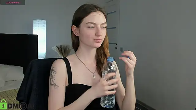 Snapshot of Valenora1 chatting on May 2026 11:36:02 AM Valenora1 online show from May 2026 11:36:02 AM