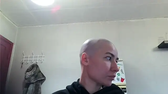 Julia Bright online show from April 2026 05:09:01 PM