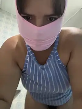 Emma bom online show from May 2026 07:32:02 PM