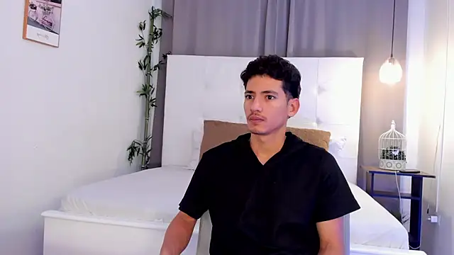 Snapshot of Alejo-and-Thiago chatting on July 2026 12:40:01 PM Alejo-and-Thiago online show from July 2026 12:40:01 PM