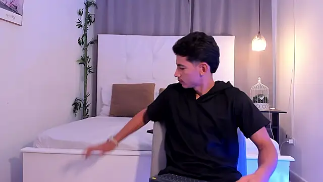 Snapshot of Alejo-and-Thiago chatting on July 2026 12:14:02 PM Alejo-and-Thiago online show from July 2026 12:14:02 PM