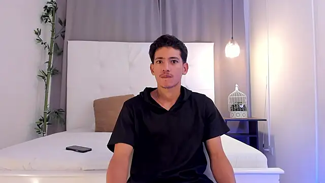 Snapshot of Alejo-and-Thiago chatting on July 2026 12:23:01 PM Alejo-and-Thiago online show from July 2026 12:23:01 PM