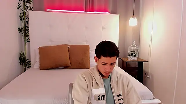 Snapshot of Alejo-and-Thiago chatting on June 2026 12:15:02 PM Alejo-and-Thiago online show from June 2026 12:15:02 PM