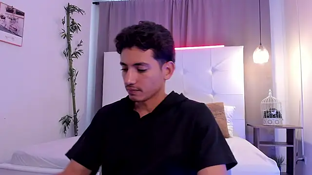Snapshot of Alejo-and-Thiago chatting on August 2026 12:25:01 PM Alejo-and-Thiago online show from August 2026 12:25:01 PM