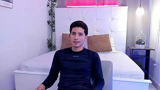 Snapshot of Alejo-and-Thiago chatting on June 2026 12:10:02 PM Alejo-and-Thiago online show from June 2026 12:10:02 PM
