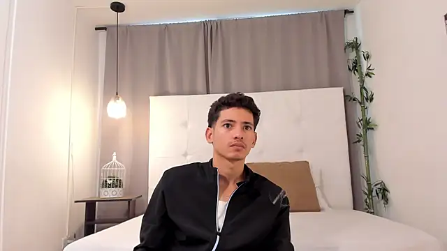 Snapshot of Alejo-and-Thiago chatting on July 2026 12:35:02 PM Alejo-and-Thiago online show from July 2026 12:35:02 PM