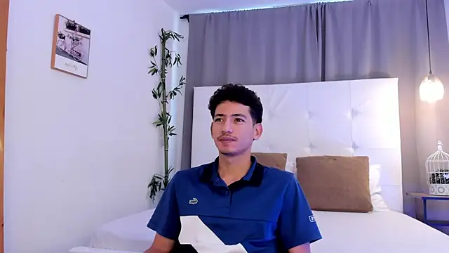 Snapshot of Alejo-and-Thiago chatting on July 2026 12:28:01 PM Alejo-and-Thiago online show from July 2026 12:28:01 PM