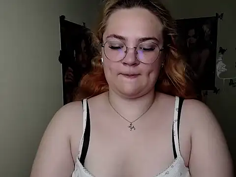 RinaRiii online show from July 2026 12:05:02 PM