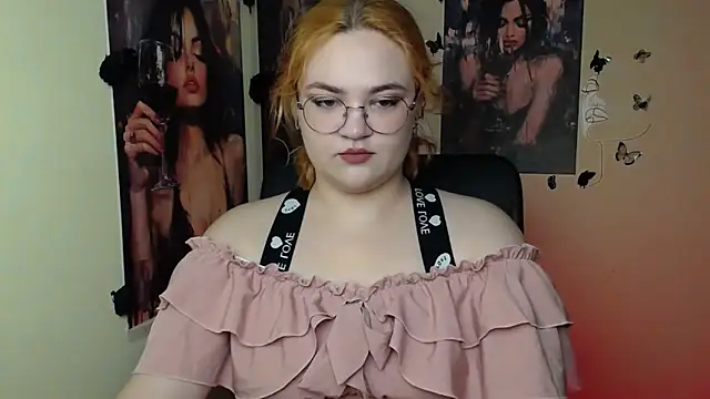 RinaRiii online show from May 2026 12:25:02 PM