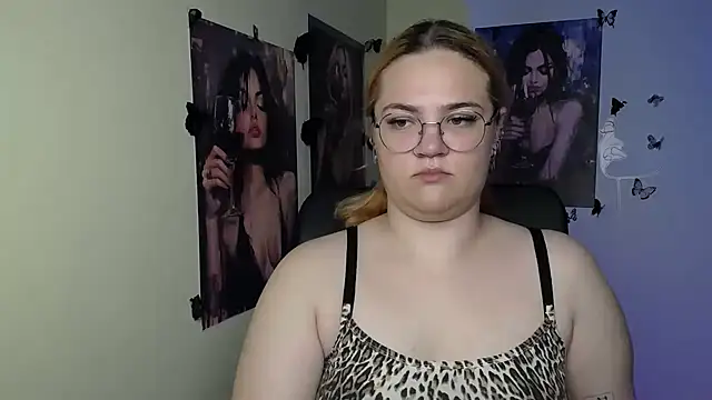RinaRiii online show from June 2026 06:05:02 PM