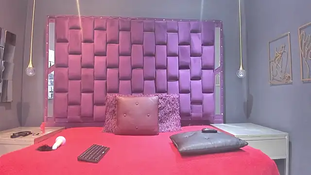 AlesiaLara online show from June 2026 07:04:02 PM