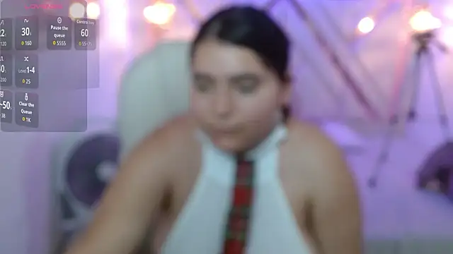 Snapshot of Laurha_ chatting on July 2026 07:32:01 PM Laurha online show from July 2026 07:32:01 PM