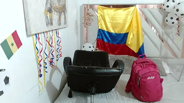 Snapshot of Laurha_ chatting on June 2026 07:30:02 PM Laurha online show from June 2026 07:30:02 PM