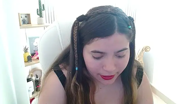Snapshot of Laurha_ chatting on May 2026 07:51:02 PM Laurha online show from May 2026 07:51:02 PM