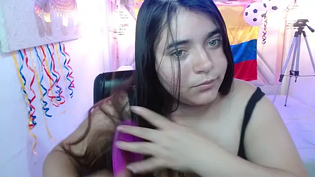 Snapshot of Laurha_ chatting on June 2026 07:41:02 PM Laurha online show from June 2026 07:41:02 PM