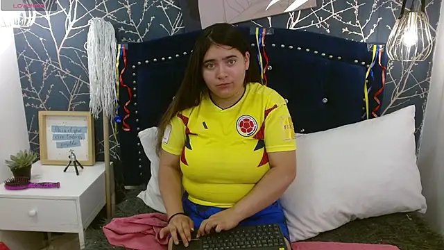 Snapshot of Laurha_ chatting on June 2026 12:11:02 PM Laurha online show from June 2026 12:11:02 PM