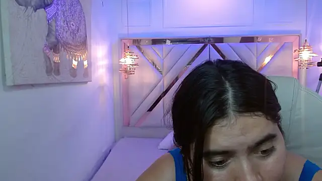 Snapshot of Laurha_ chatting on July 2026 07:32:02 PM Laurha online show from July 2026 07:32:02 PM
