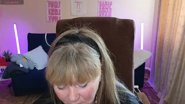 Melania Cook online show from May 2026 10:36:01 AM