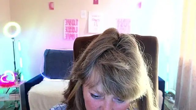 Melania Cook online show from June 2026 02:40:02 PM