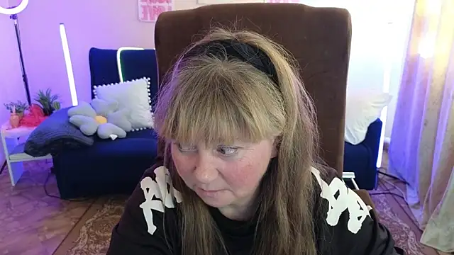 Melania Cook online show from May 2026 02:57:01 PM