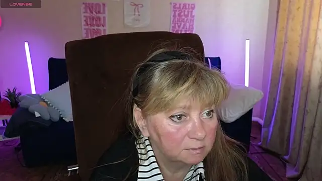 Melania Cook online show from May 2026 05:28:02 AM