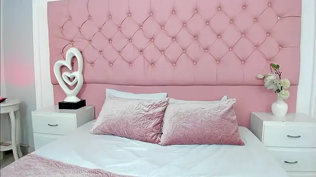 SarahDoll   online show from May 2026 01:39:02 PM