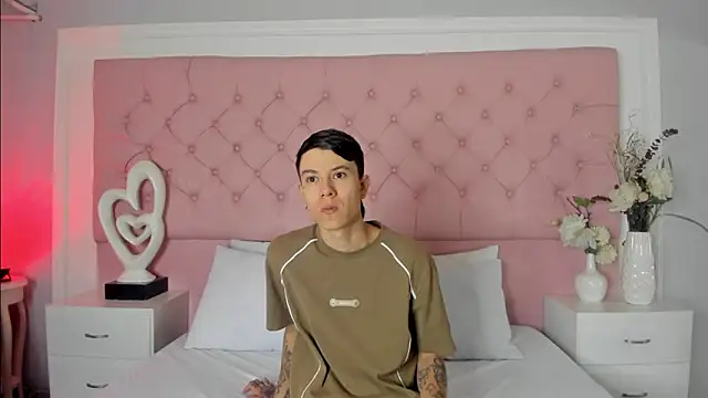 SarahDoll   online show from May 2026 01:09:02 PM