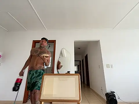 Snapshot of Maxloirinho chatting on May 2026 06:55:02 PM Maxloirinho online show from May 2026 06:55:02 PM