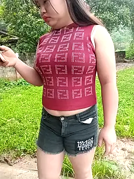 Snapshot of Lily_Henry chatting on May 2026 11:50:01 PM Lily Henry online show from May 2026 11:50:01 PM