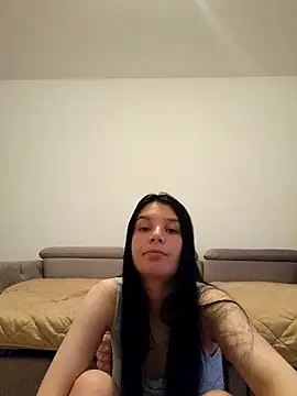 EMILLYREED11 online show from May 2026 05:39:02 PM