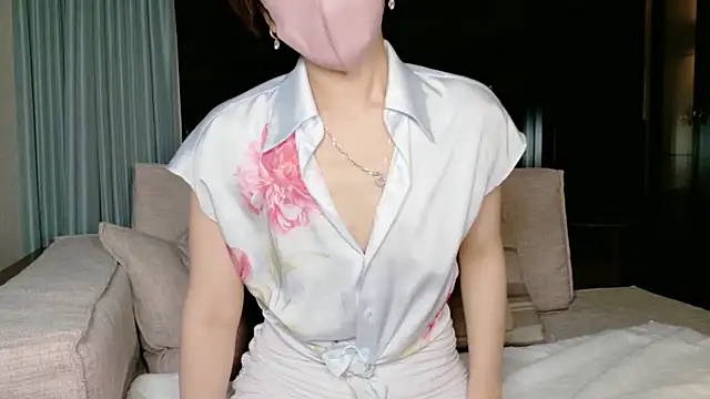 Snapshot of Naomi_00122 chatting on June 2026 02:11:02 PM Naomi 00122 online show from June 2026 02:11:02 PM