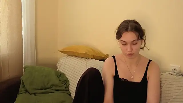 JolieDerringer online show from May 2026 07:18:01 AM