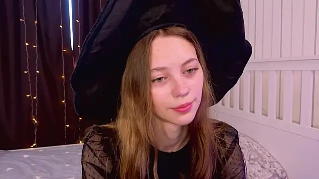 Snapshot of HarriettKitty chatting on June 2026 08:08:01 AM HarriettKitty online show from June 2026 08:08:01 AM